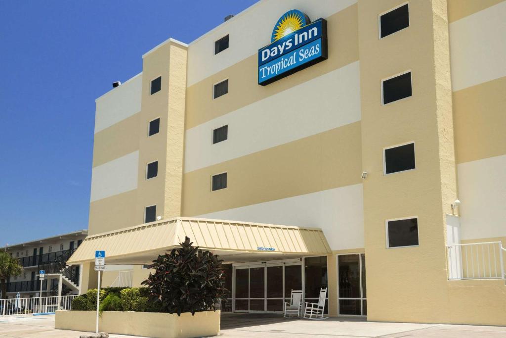 Days Inn by Wyndham Daytona Oceanfront Main image 1